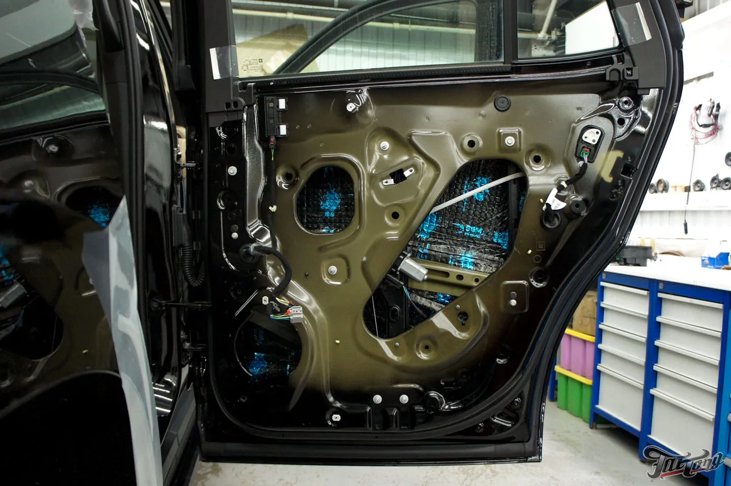 Комплексная шумоизоляция и фирменный шиномонтаж с адаптацией для Chevrolet Tahoe